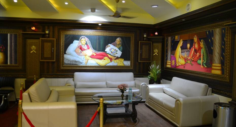 The Surya Hotel, Baran 4